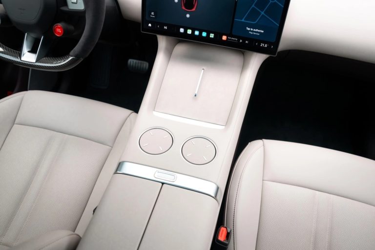 Xiaomi YU7 MAX interior Gray & Purple - central panel