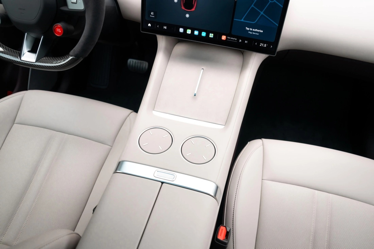 Xiaomi YU7 MAX interior Gray & Purple - central panel
