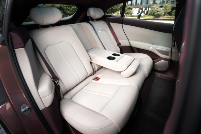 Xiaomi YU7 MAX interior Gray & Purple - rear seats