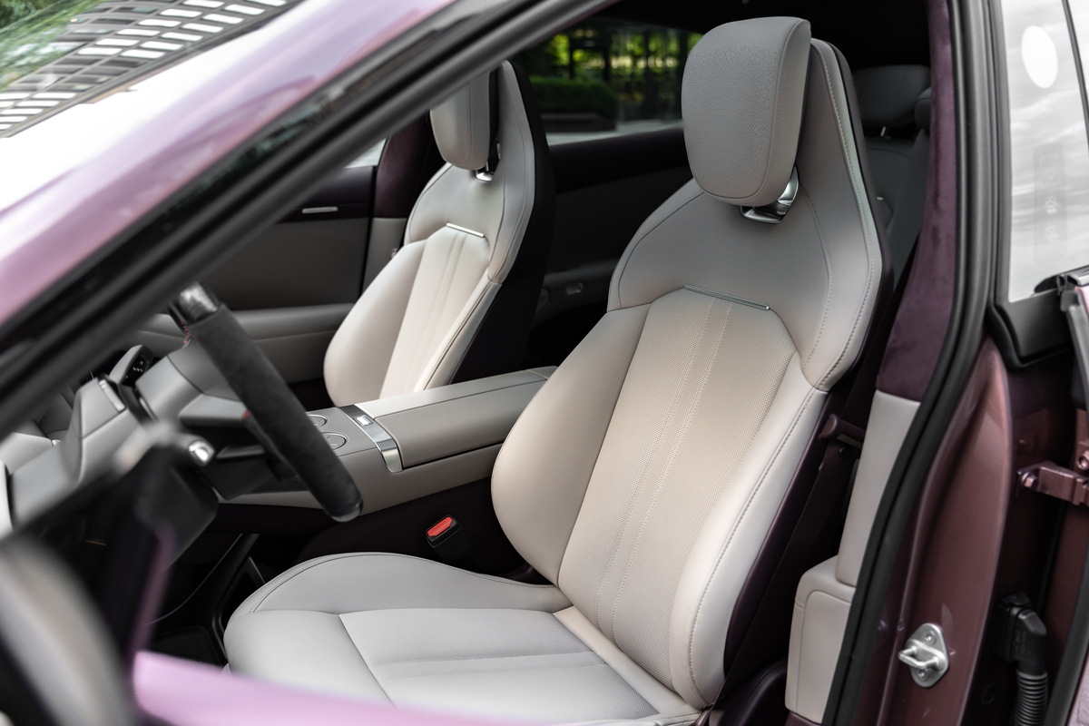 Xiaomi YU7 MAX interior Gray & Purple - front seats