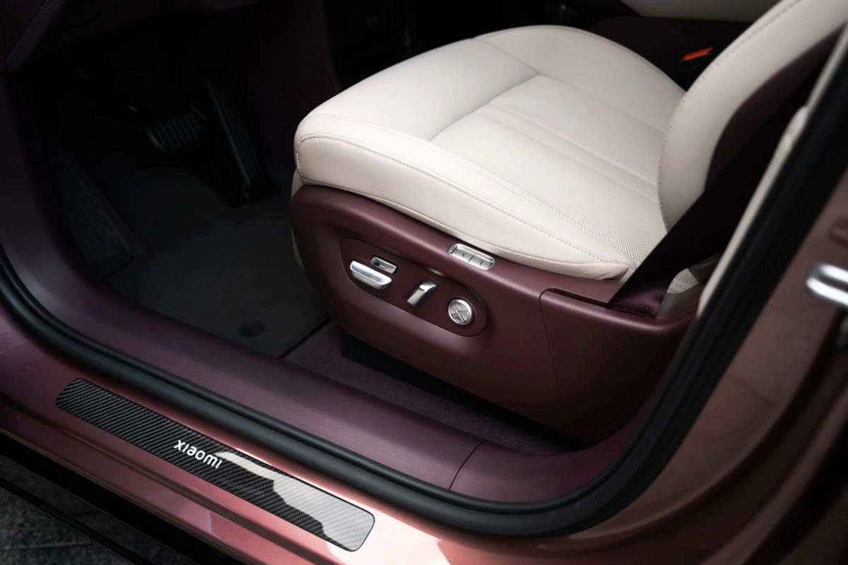 Xiaomi YU7 MAX interior Gray & Purple - electric seat drive